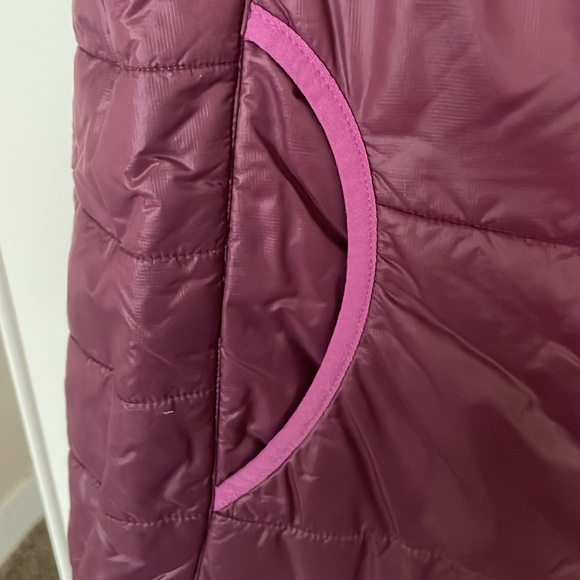 Warm Cabela’s vest. Lightweight. Only worn a few times - Picture 5 of 5